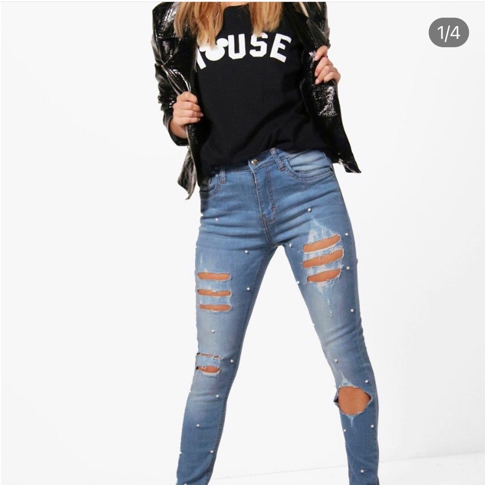 Ripped jeans with pearls